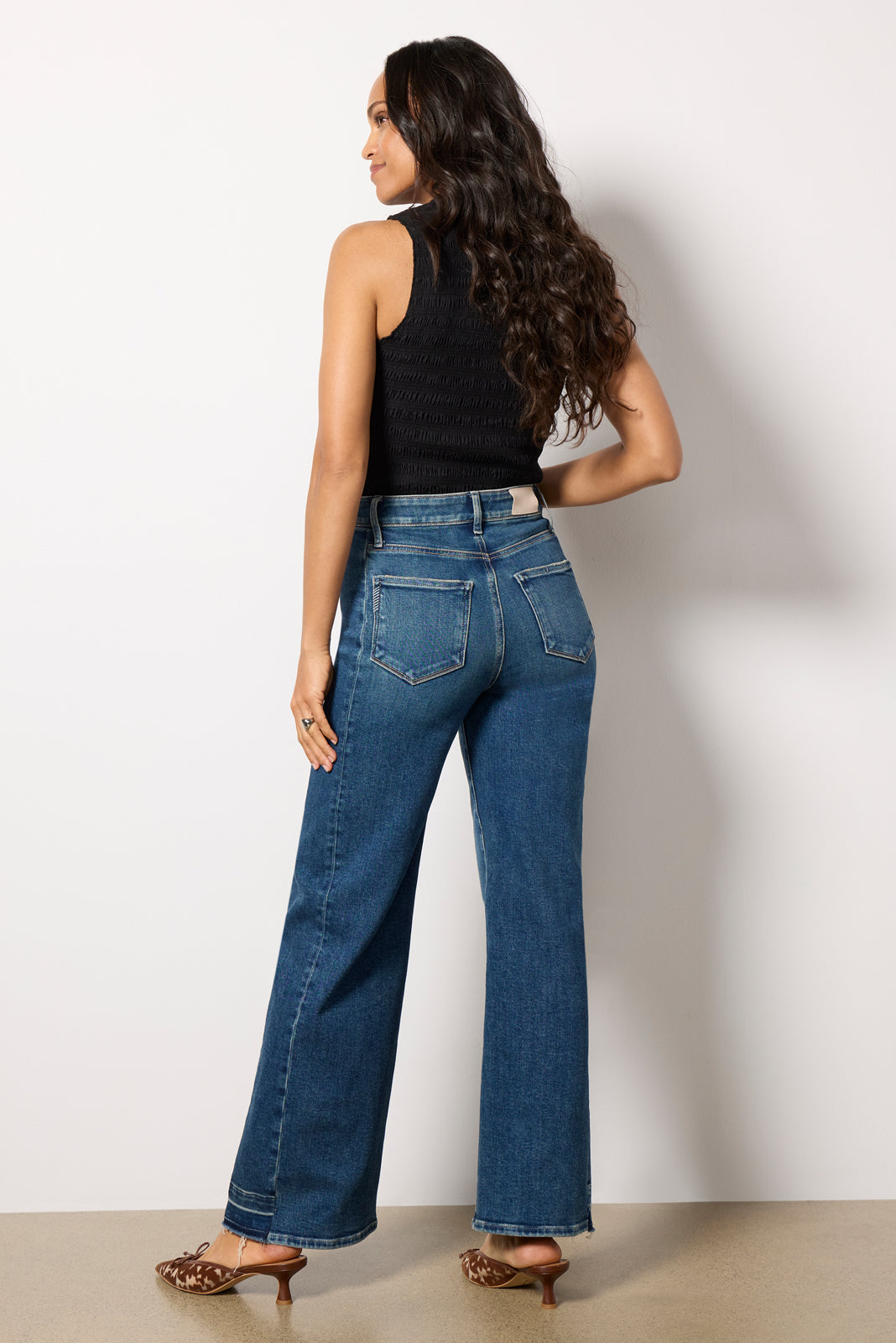 Anessa 31` with Side Seam Inset - Image 4