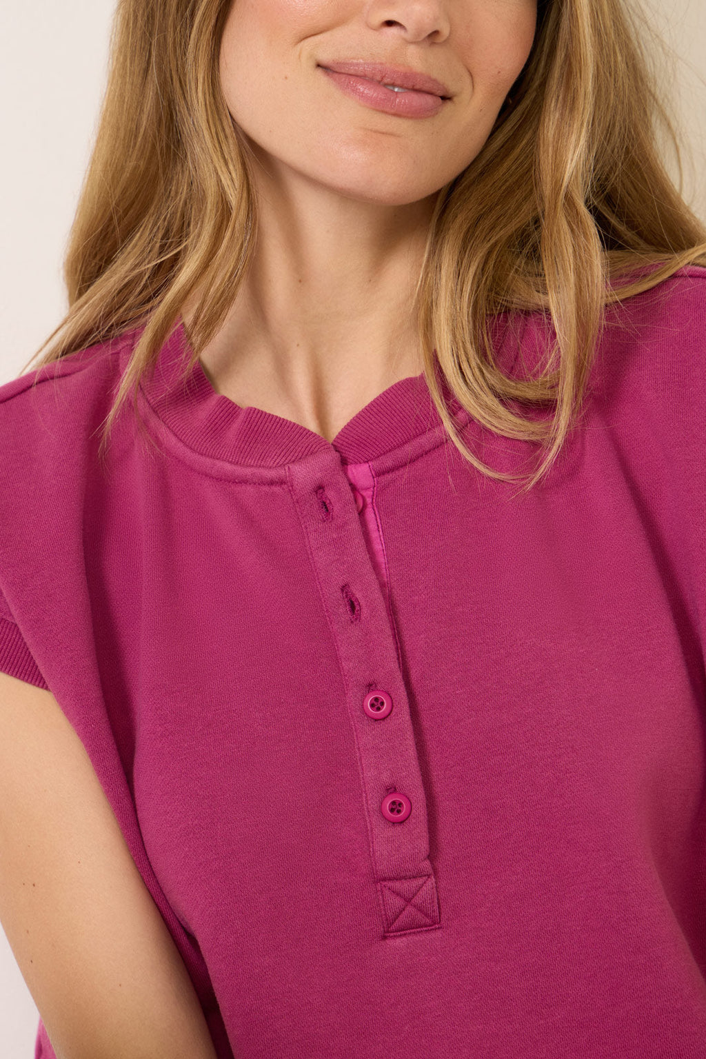 Zuri Sleeveless Henley Sweatshirt - Image 3