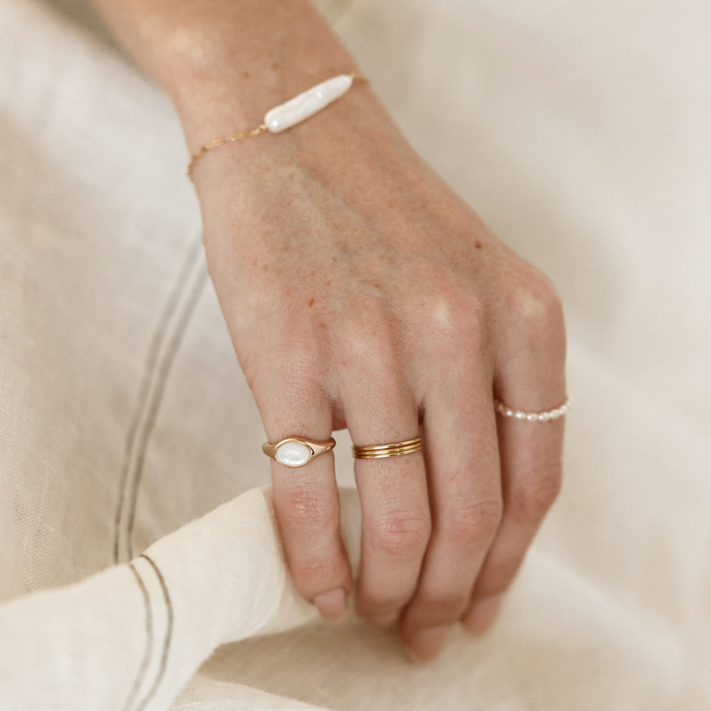 Mother of Pearl Signet Ring - Image 4