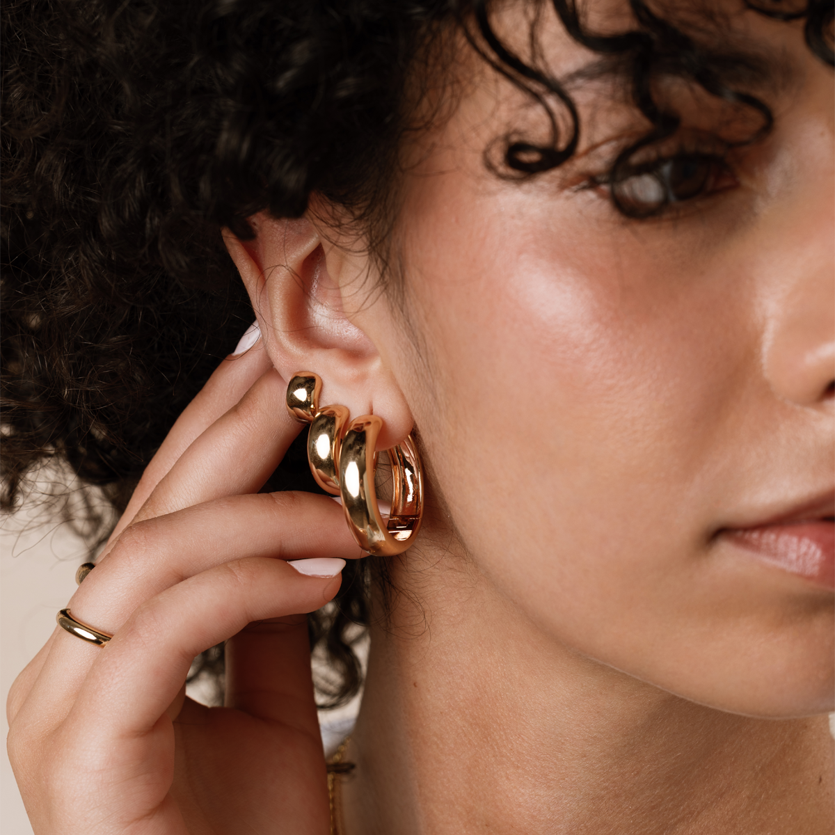 Sol Hoop Earrings - Image 2