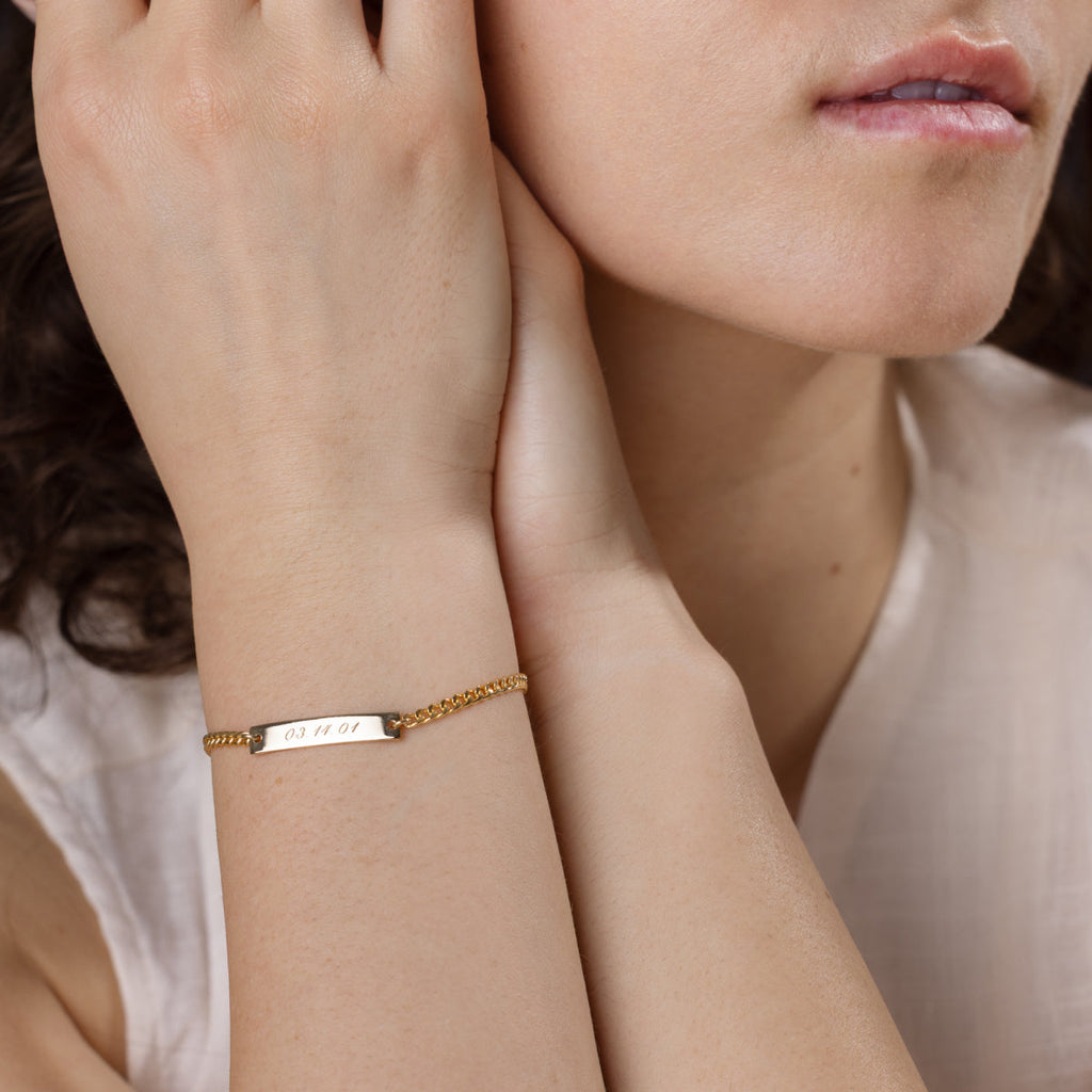 Engravable Curb Chain Bar Bracelet - Image 4